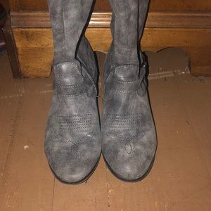 Grey cowgirl boots hardly worn